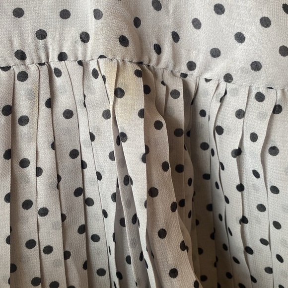 H&M three dress bundle. Size 4-6y and 5-6y. Polka dot, flowers, pink. - Picture 11 of 13